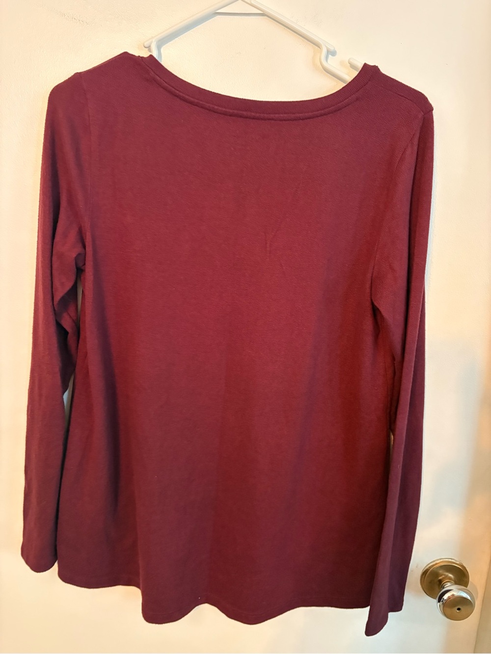 Size medium American Eagle Outfitters Long Sleeve V-Neck Top - Picture 4 of 4